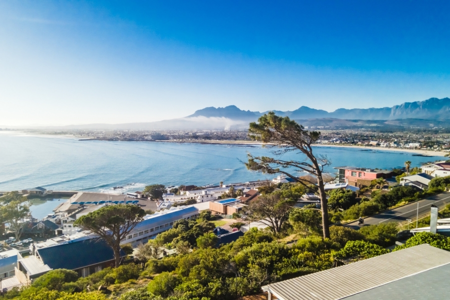4 Bedroom Property for Sale in Mountainside Western Cape